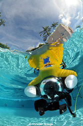 VideoRay micro ROV in the Vinoy Reneissance Hotel pool in... by Christian Skauge 
